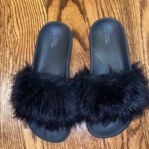 Barely Worn Urban outfitters fuzzy slides